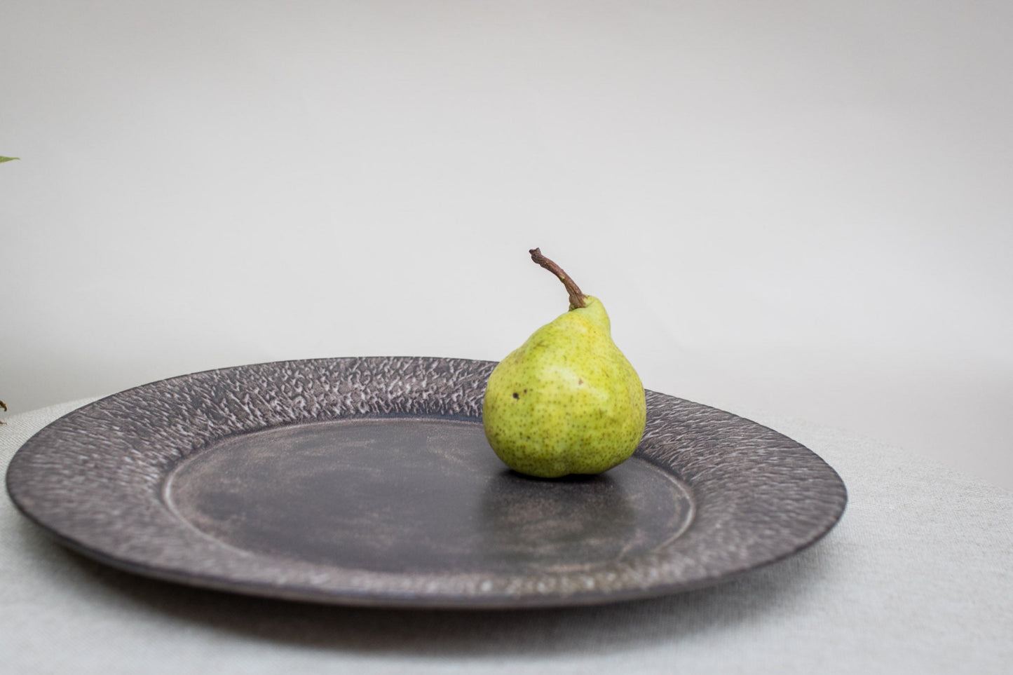 Matte Round Platter with Carving - Chocolate Brown